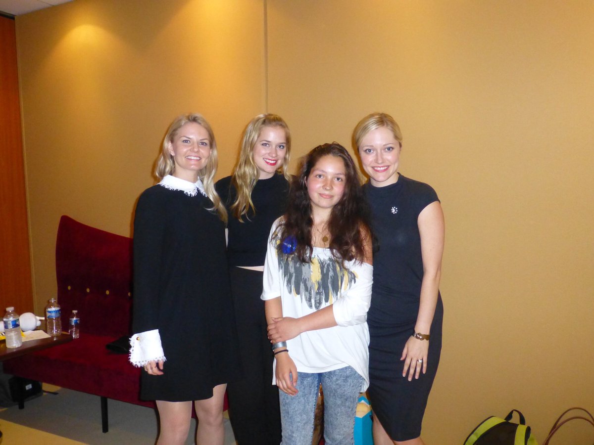 JMODailyNews's tweet image. New/old fans pic from #FT3 Con in Paris (June 2015) ♥

© Thanks to my friend @gginalski for letting me share it!