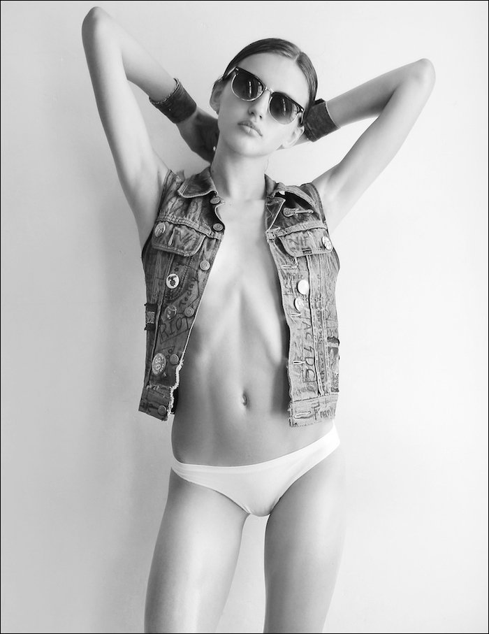 voyonsvoir's tweet photo. Eva Bus https://t.co/kCLlyqj2rZ by yorick nube #evabus #yoricknube #fashion #style #model https://t.co/0mlhHR2DfU