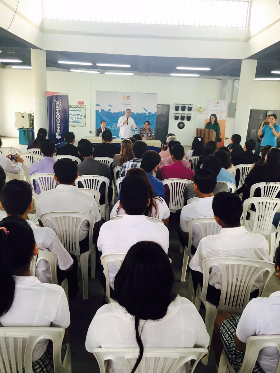 88888stat's tweet photo. En el Réplica Simón Bolívar suscribimos un convenio con INTCOMEX para implementar post-bachillerato en electrónica. https://t.co/iG1GqHlp0H