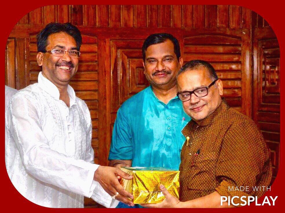 योग दिवस पर सम्मान करते हुए