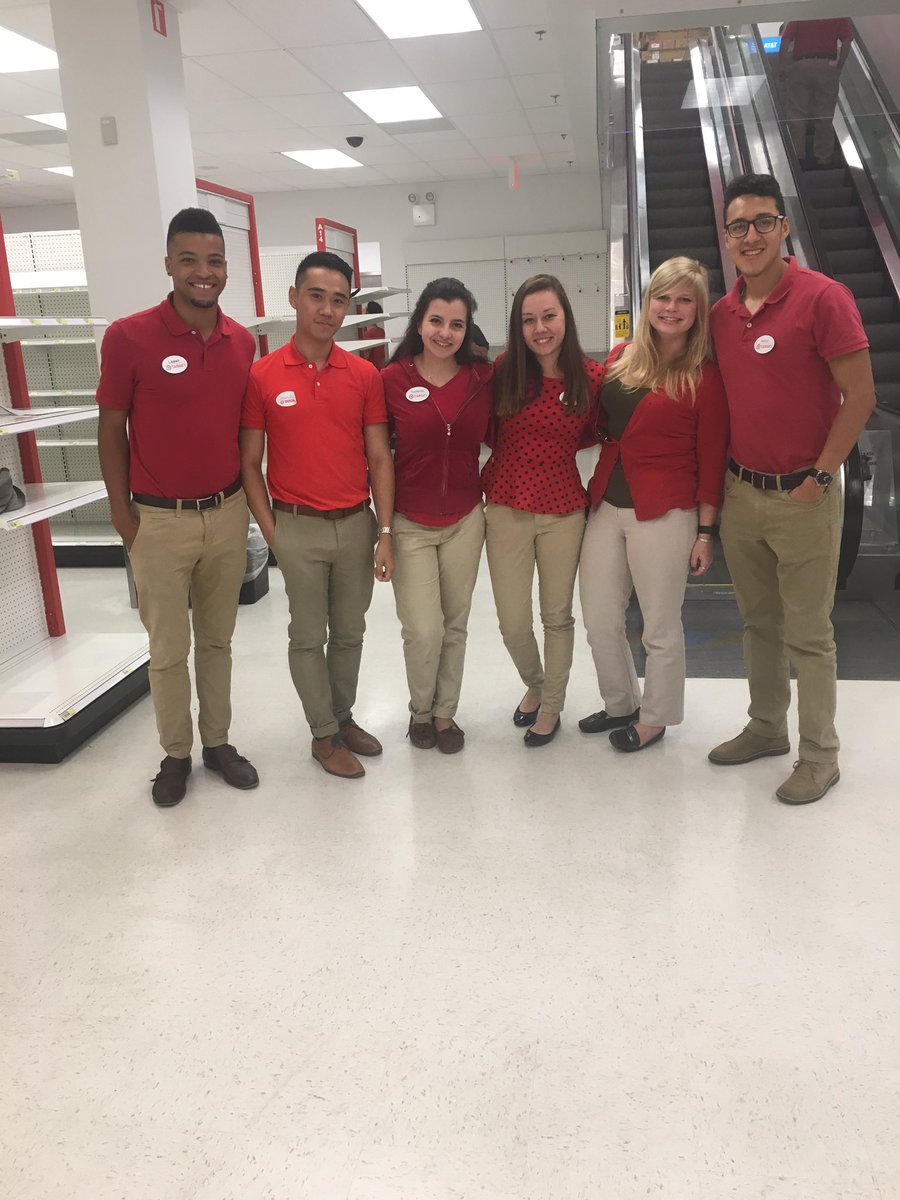 TargetKat1885's tweet photo. #Planorama Target interns 2016! #D455 🔴⭕️♦️ #ForestHills https://t.co/dGPanvJjkU