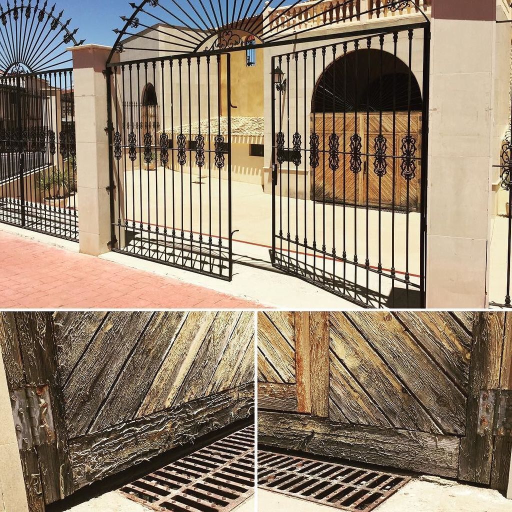 veinsdemonover's tweet photo. #ElObjectiu de Veïns: Estado de las puertas de la Plaza de Toros.  Hoy nos hemos encontrado la puerta abierta y hem… https://t.co/il0uycs6f6