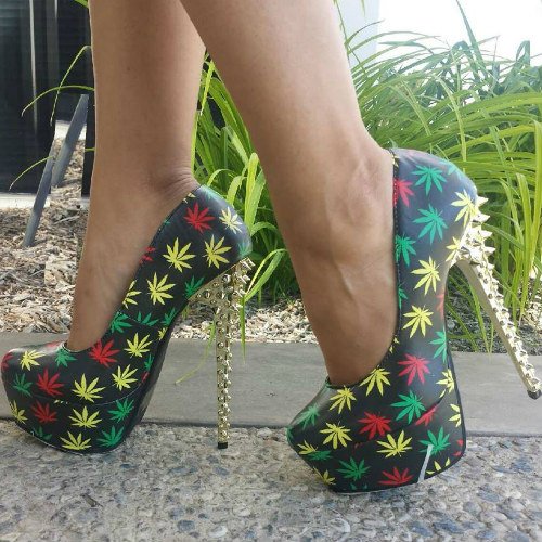 High Heels tweet media