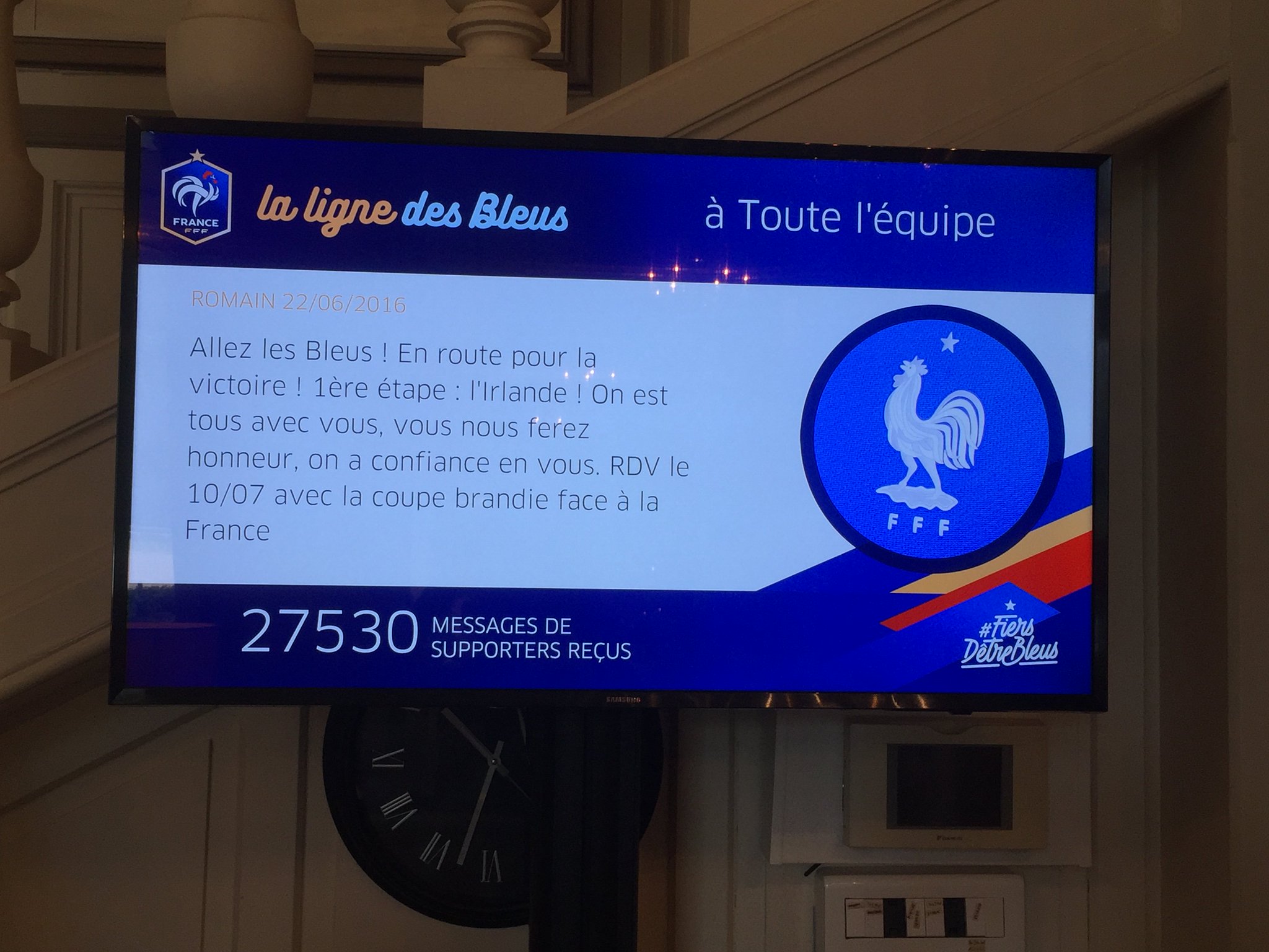 Equipe De France On Twitter Votre Message D Encouragement Envoye Via Notre Appli S Affiche Dans La Residence Des Bleus Https T Co Pyu7sayahp