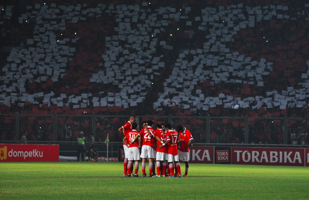 JSMIVHS_BEKASI's tweet photo. Malem yg dingin di temani kopi sambil membayangkan besok pertandingan terakhir di gbk karena ingin direnovasi :)) https://t.co/QOJuhmNbXy