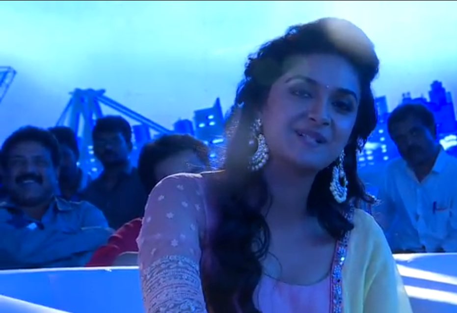 strictly_cinema's tweet photo. @KeerthyOfficial #KeerthySuresh at #RemoFirstLook press meet #RemoFLLive #keerthy https://t.co/OI4ZIuFDZ9