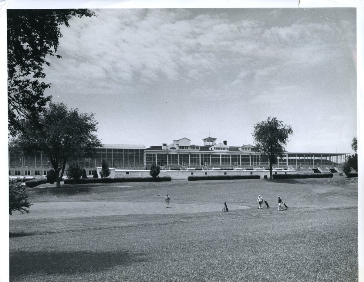 OaklawnRacing's tweet image. Did you know Oaklawn's infield featured a 9-hole par-3 golf course during the 1960s? #Oaklawn #TBT #OaklawnHistory