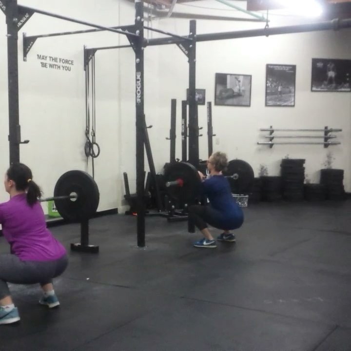 PdXstrength's tweet image. Who doesn't love #pausesquats? #theykeepyouhonest #strengthandconditioning #pdxstrength #squatsquad #earlymorningcr…