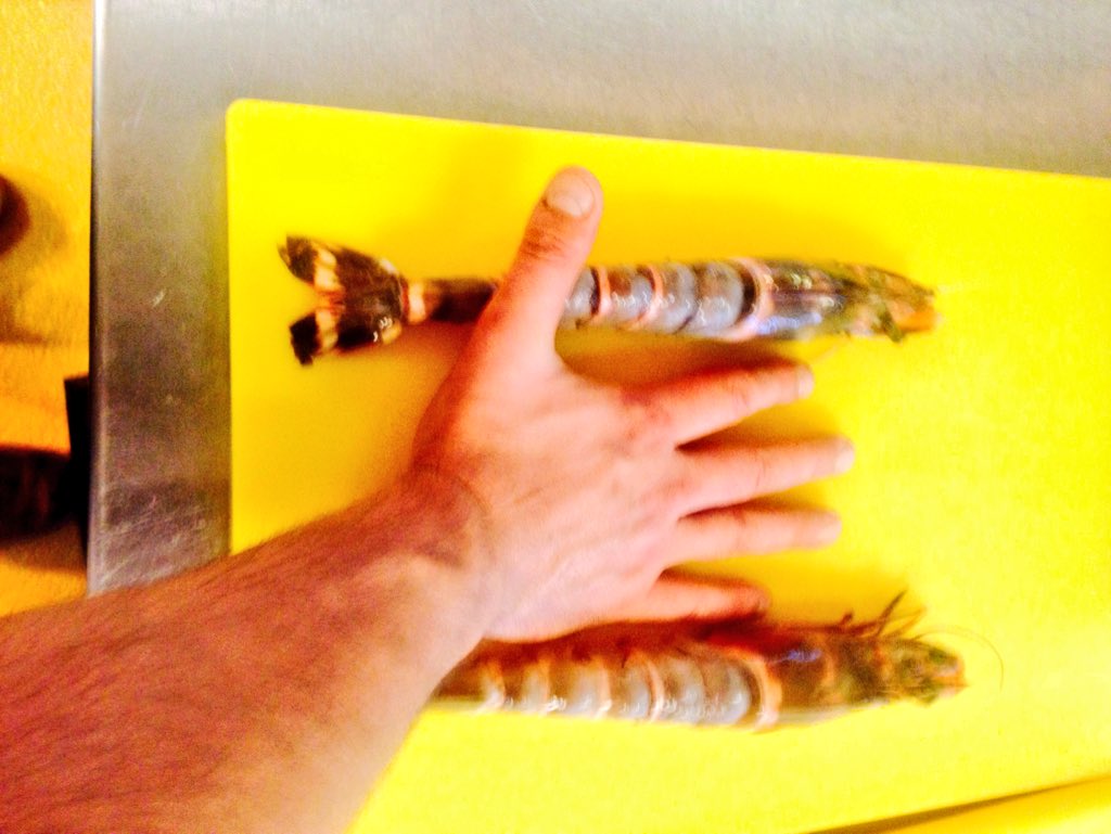 BjornVanDH's tweet photo. Ok my hands are pretty big but these bad boys??!! #WTF #foodporn @kojawan #comeandgetit #Londondining #justacook https://t.co/u90Wa9ipR0