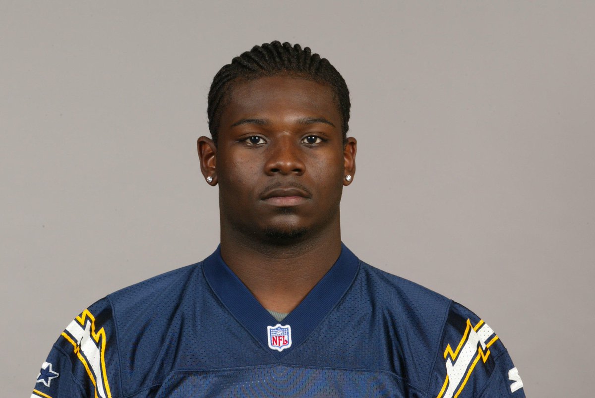 chargers's tweet photo. It's @LT_21's birthday, so here's a #TBT to his rookie headshot⚡️ 

More rookie headshots: https://t.co/ptn2qQtqSy https://t.co/Rma8eo7hpw