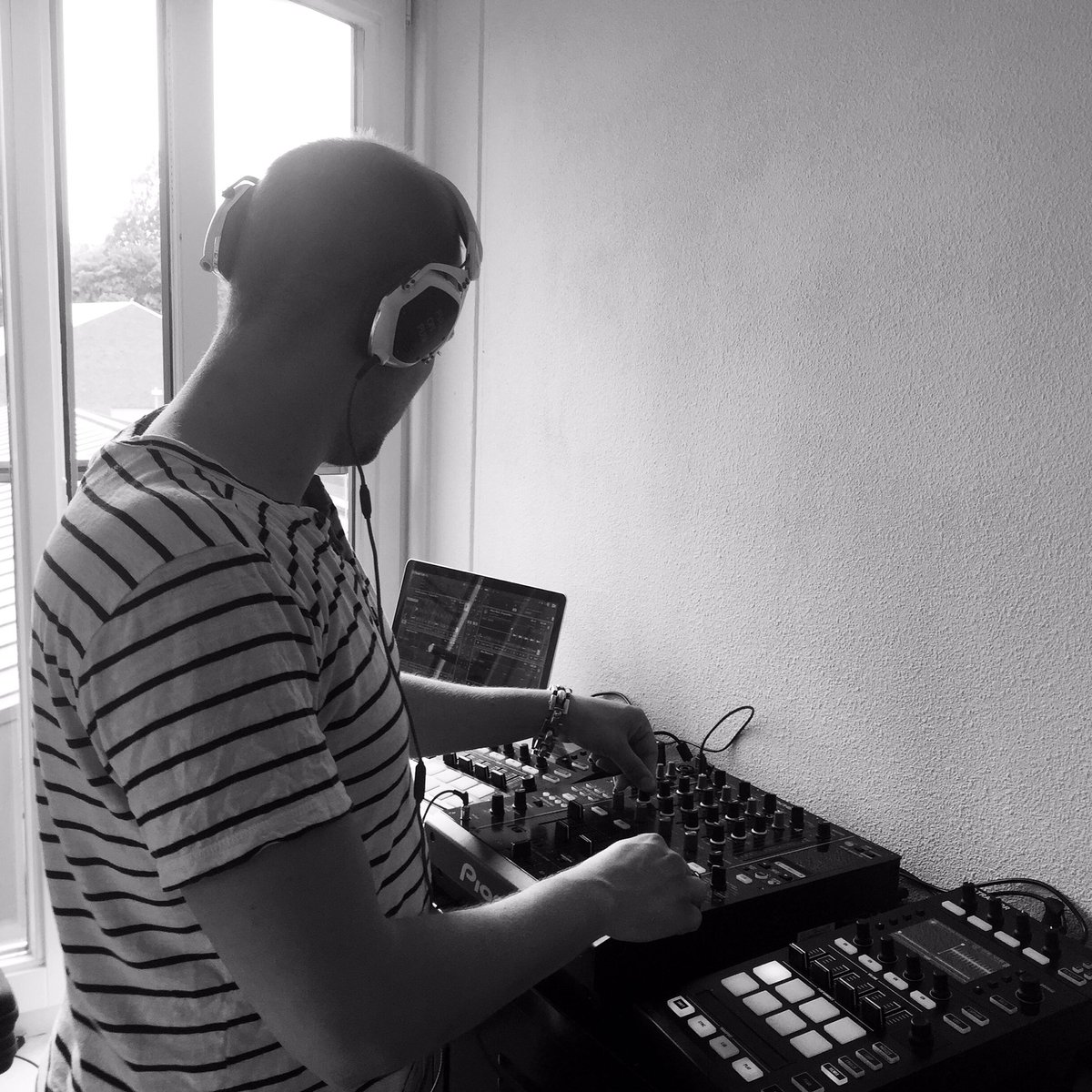 FullOnFunk's tweet photo. Recording Ep. 13 of the 50HERTZ Radioshow for @DeepFM and @Diesel_Fm. Guest: SAMA #Distortus & @airborneartists https://t.co/KTxQDIOUrF