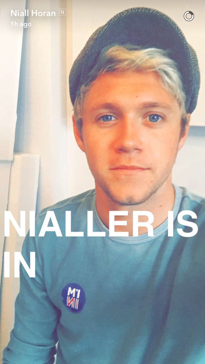 1d_howtoadult's tweet photo. Niall's snapchat is the most important thing of 2016 https://t.co/bxmlW3CWga