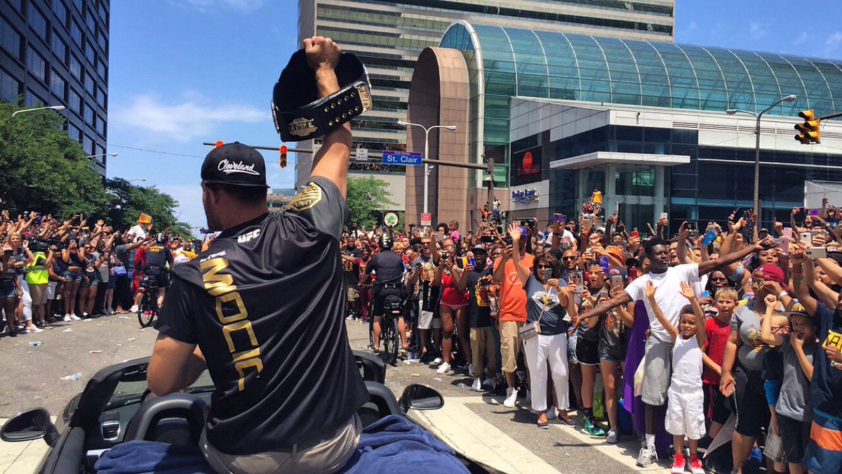 ufc's tweet image. CLEVELAND! @stipemiocicufc is defending his belt! Get tix TODAY with promo code: UFCSOCIAL👉🏻 bit.ly/28QOGku
