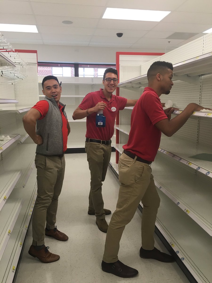 TargetKat1885's tweet photo. #TGTInterns2016 #SqueakyClean Forest Hills! #TargetExpress @LayyMartinez @AtmajaJohanes https://t.co/cC8eylNFCC