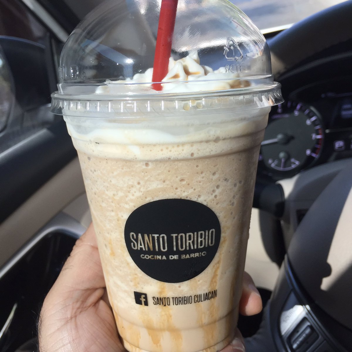 blazam23's tweet photo. Calorcito!! #smotties#frapechai #deliciadevida  #benditosantotoribo https://t.co/y6DJZyNfm8