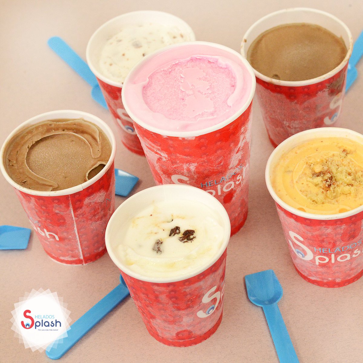 ¡Rojito Splash!
 No dejes ni un chin 😋
#HeladosSplash #PorUnVeranoMasDulce #Verano2016 🍦🍫🍓🍰