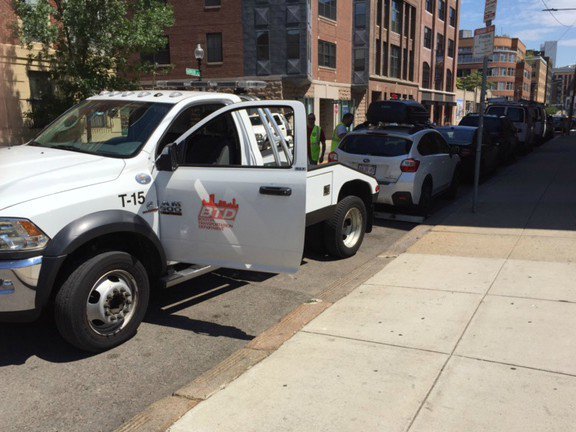 DavidBatesRE's tweet photo. BTD Driver on #HarrisonAve #SouthEnd #Boston told me this will be his 8th tow today. Was 11:07 AM. https://t.co/gIliwdRb49