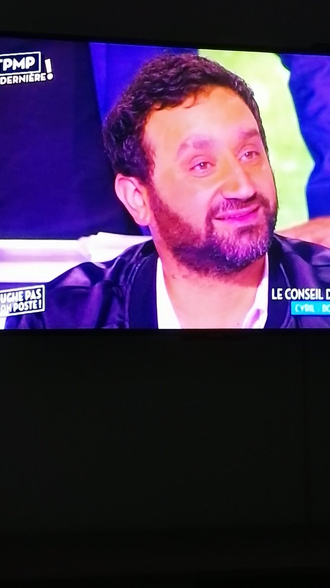 MauienSarah's tweet photo. @Cyrilhanouna tout ému trop mignon!  😍😍😍 https://t.co/cRDZVtxxkt