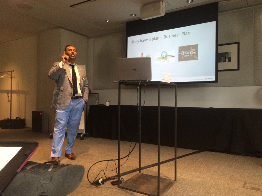 paul_vos4's tweet photo. Eric doing his thing at the TopDesk/HDI/ITSMF event. https://t.co/nYdGeZFlKL
