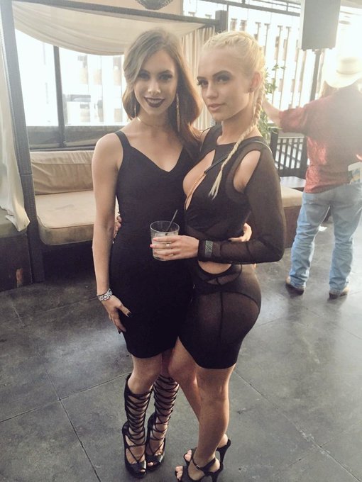 2 pic. @anyaolsenXXX you are my souuuuulmate ????? https://t.co/CEdiSZbe0G