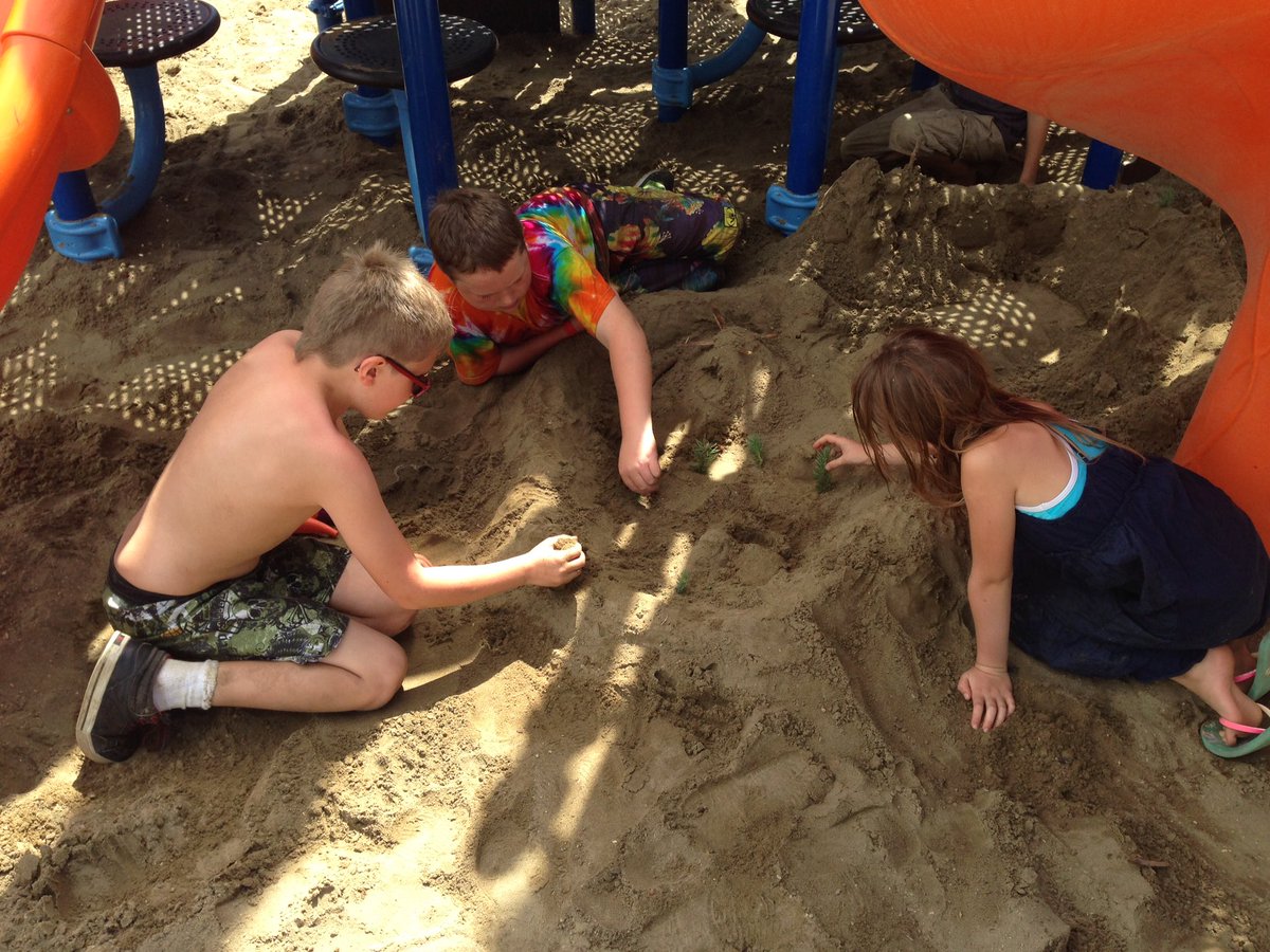 sleslie32's tweet photo. Pirate ship fun @3LV_IREC @IREC1 #sandcastlefun https://t.co/jA7ZE0teQR