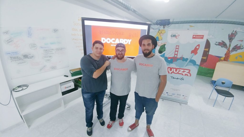 JoseNavarroTf's tweet photo. Grande equipo y gran trabajo @aitorhdezdg @Juan_FGR, ganadores de @YuzzTenerife Go to Silicon Valley 🔝📱 https://t.co/4WhSMJVMtk