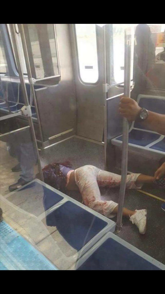 FatHoes_NdOreos's tweet photo. RIP To the Girl That Got Stabbed At the Redline Today Smh 🙏🏽👼🏽😒 https://t.co/z4ChrPvESo