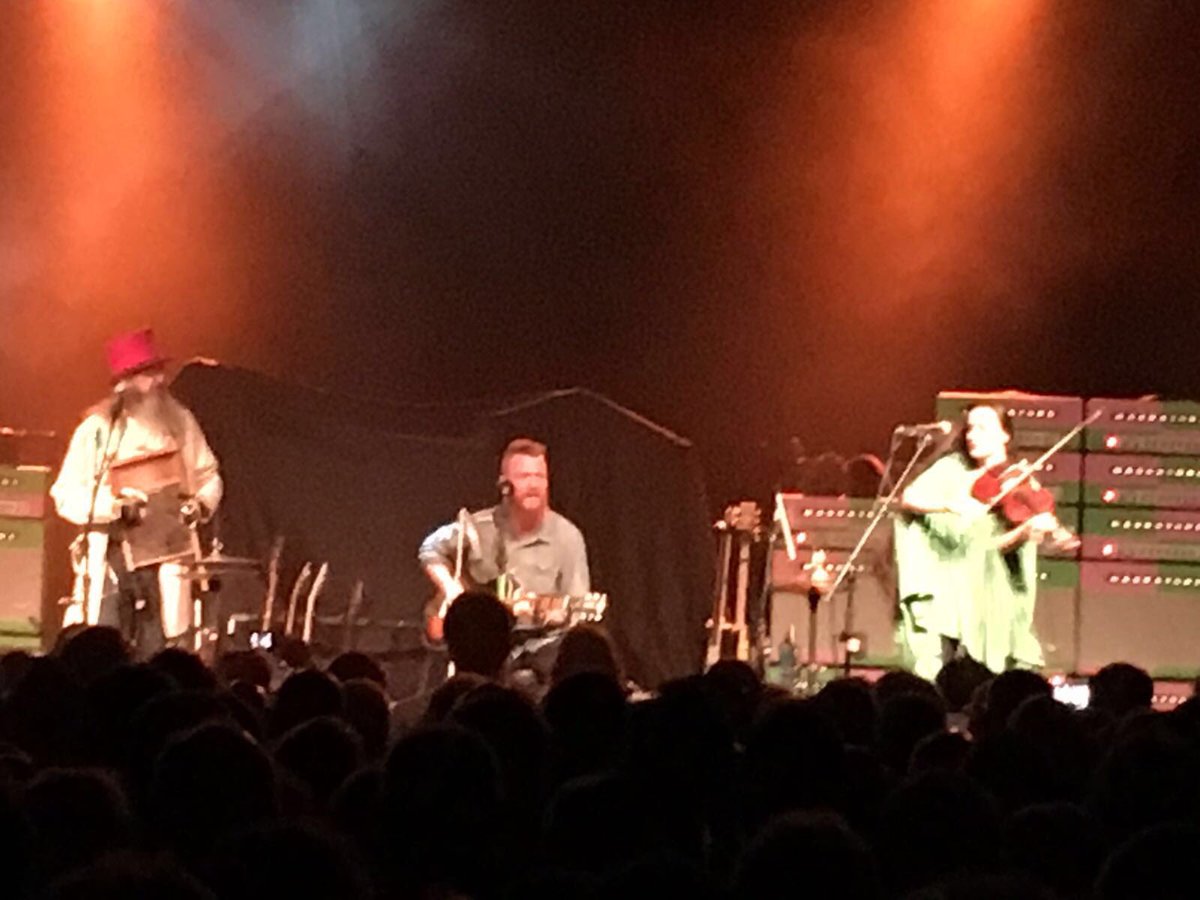 KEZZASSTUF's tweet photo. Gig @o2academybham @benmillerband. #HillBilly at its best. Tunes, sound, atmosphere-eccentric &amp; electric #Doingstuf https://t.co/AHcyK7IwMq