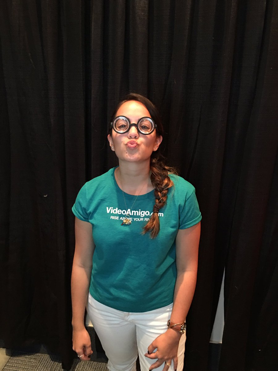 tc_lora's tweet photo. #createsharerepeat fun @VidCon creators lounge! 🎉#videoamigo #vidcon2016 https://t.co/1damcAp0jk