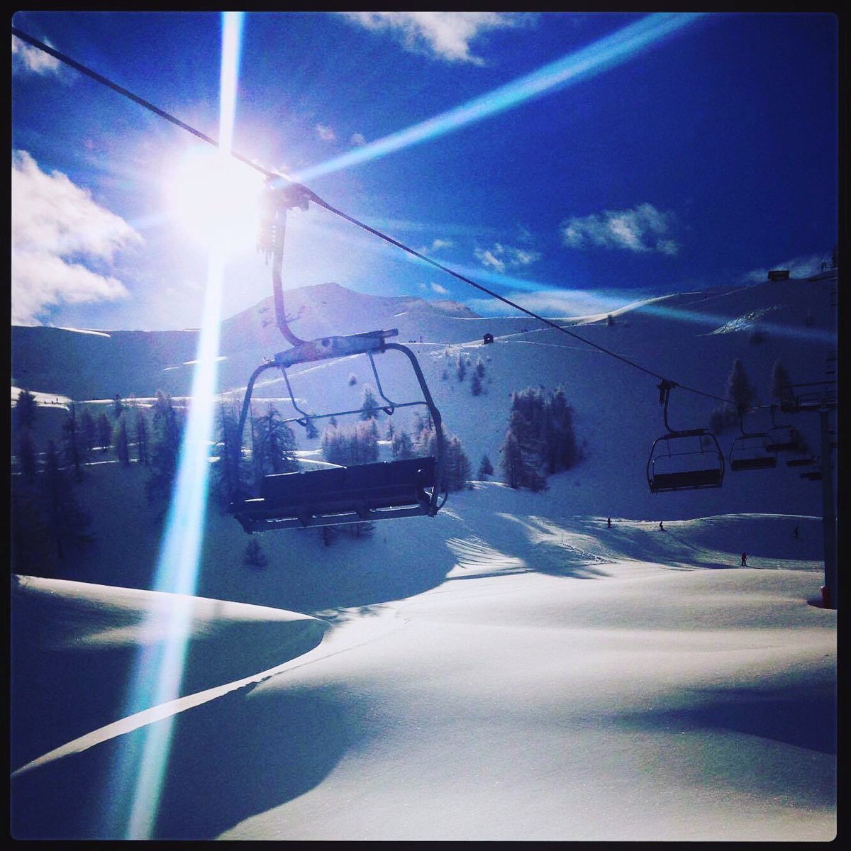 meet2ski's tweet photo. The #sun is out, chairlifts empty, time for some fun... #skiing #Sauze #Italy https://t.co/w1MrI55YqC