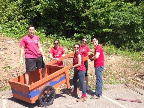 UnitedWayMABay's tweet image. Beautiful day to get outside &amp;amp;  #LIVEUNITED! Big thanks to 40 @PwC_LLP #Boston volunteers at Camp Sayre! #PWCgives
