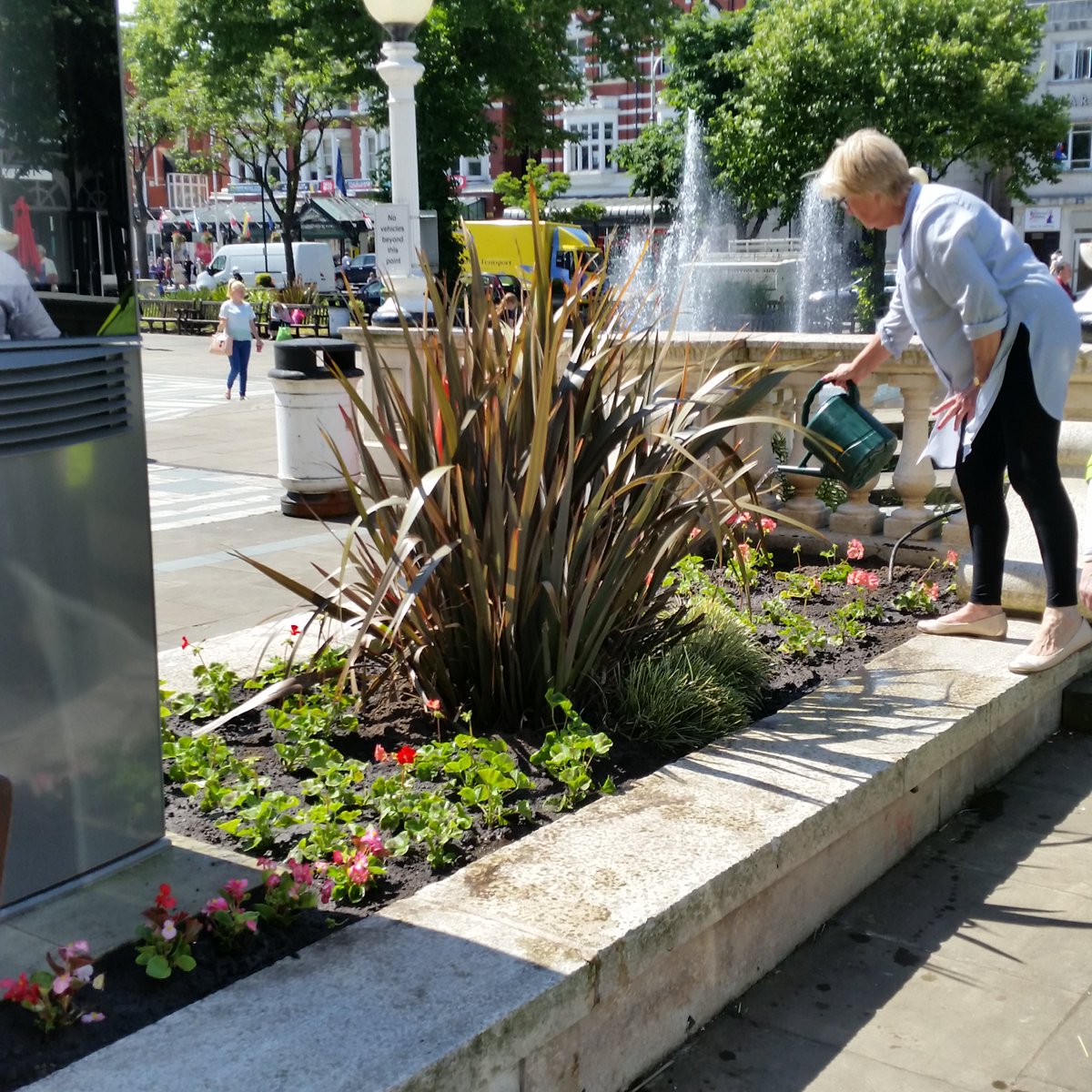 Barford House (@barfordhouse) on Twitter photo Southport vols gearing up for #NWIB & @RHSBloom giving 100% effort #LordStInBloom <a href="/BotanicSouthprt/">Southport Botanic</a> <a href="/kingsgardenssp/">Kings Gardens SP</a> Southport vols gearing up for #NWIB & @RHSBloom giving 100% effort #LordStInBloom <a href="/BotanicSouthprt/">Southport Botanic</a> <a href="/kingsgardenssp/">Kings Gardens SP</a>