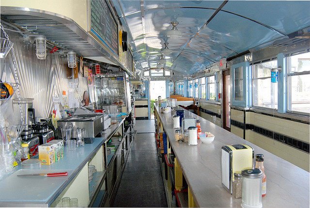 ElmwoodDiner's tweet photo. Because classic never goes out of style. #vintage #diner #myRIstory #PVDeats #SouthPVD #timeless #OurBackyardRI https://t.co/T9gY4fc8tQ
