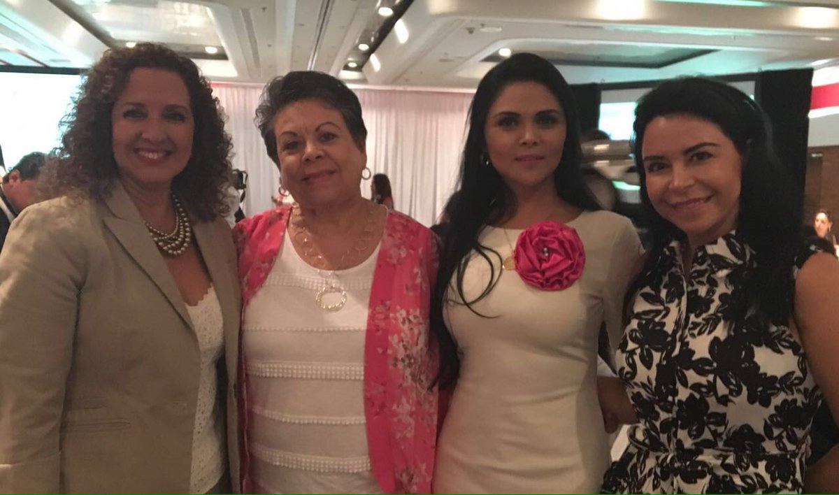 Gaby_RodriguezG's tweet photo. Asistí al cambio de mesa directiva de @Ammje_Cancun Mis mejores deseos a Inna German quien fungirá como nueva Pdta. https://t.co/iLFaQ8HIKX