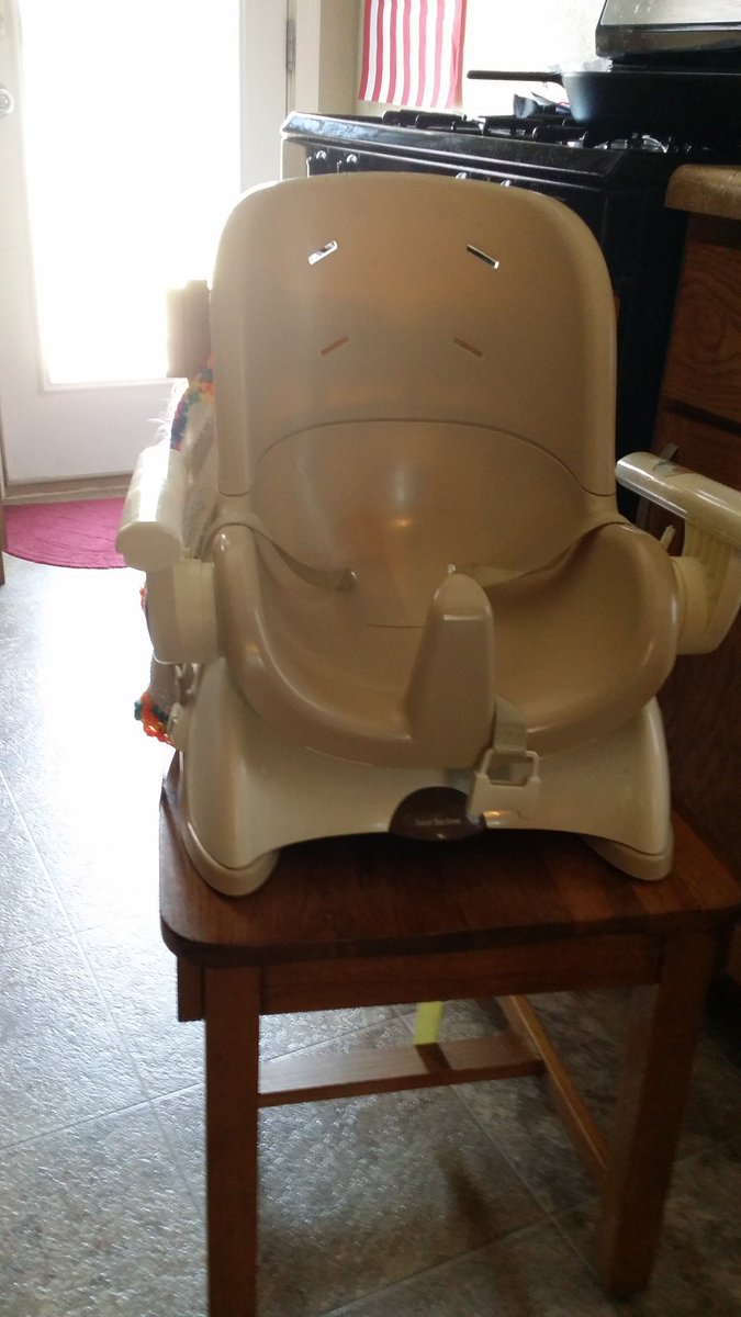 chalalalarlotte's tweet photo. I took a picture of una silla.
#puedesencontrar
#scavengerhunt
#IntrotoPhotography
#IntrotoSpanish
#homeschoolingFTW https://t.co/qpGVY1XVBC