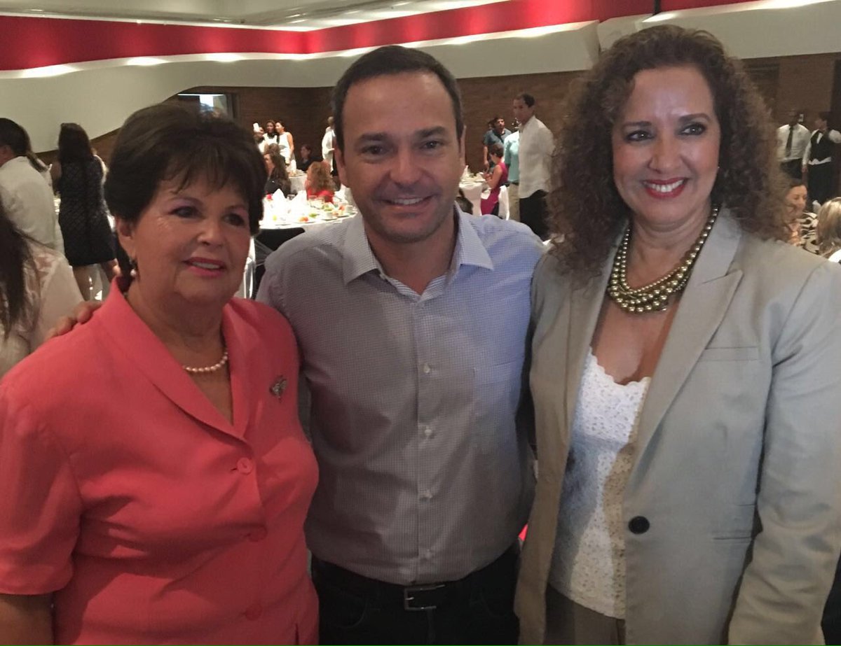 Gaby_RodriguezG's tweet photo. Un gusto saludar a nuestro Pdte. @PaulCarrillo2 y compañeras de @Ammje_Cancun donde tengo el gusto de ser parte. https://t.co/msW4PForF2