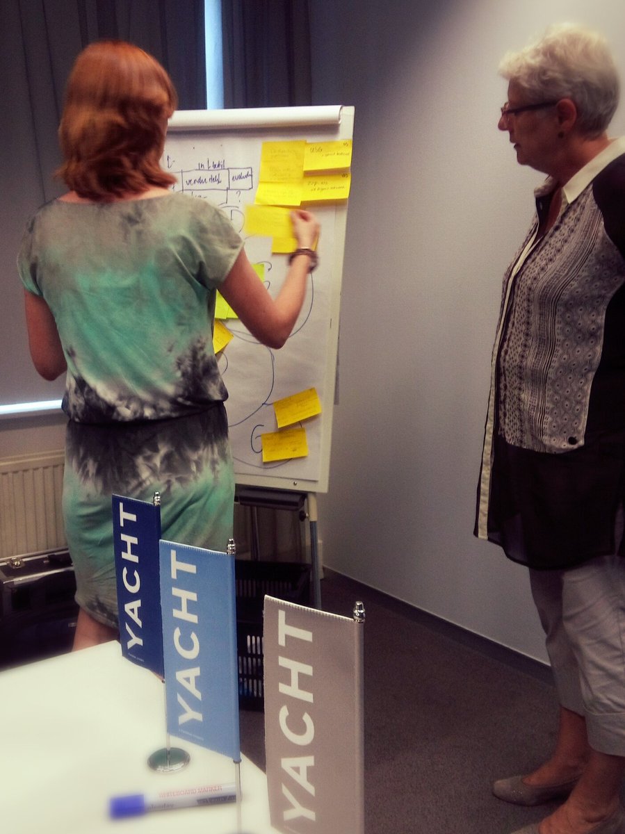YachtMarCom's tweet photo. Ik scrum, jij scrumt, wij scrummen... Geslaagde kennisbijeenkomst met scrumexpert én (natuurlijk) klant! #YachtNL https://t.co/p2gDC7O8H5