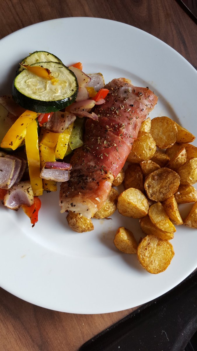 ProteinR's tweet image. Tonight's dinner cod fillet wrapped in prosciutto ham roast potatoes and veg great end to a busy day!