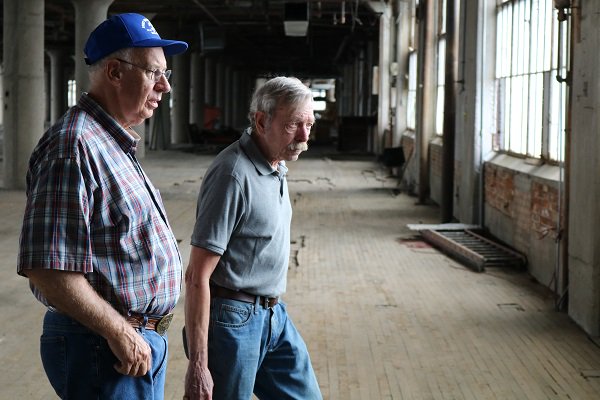 RenDisSouthBend's tweet photo. Former #Studebaker factory workers and #Studebaker Drivers Club members sharing memories of #Studebaker Building 84! https://t.co/9zkRf44K74