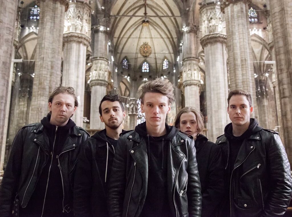 JaneBower88's tweet photo. Counterfeit in Milan con furore.
#OneYearOfCounterfeit https://t.co/thA8NUJnUt