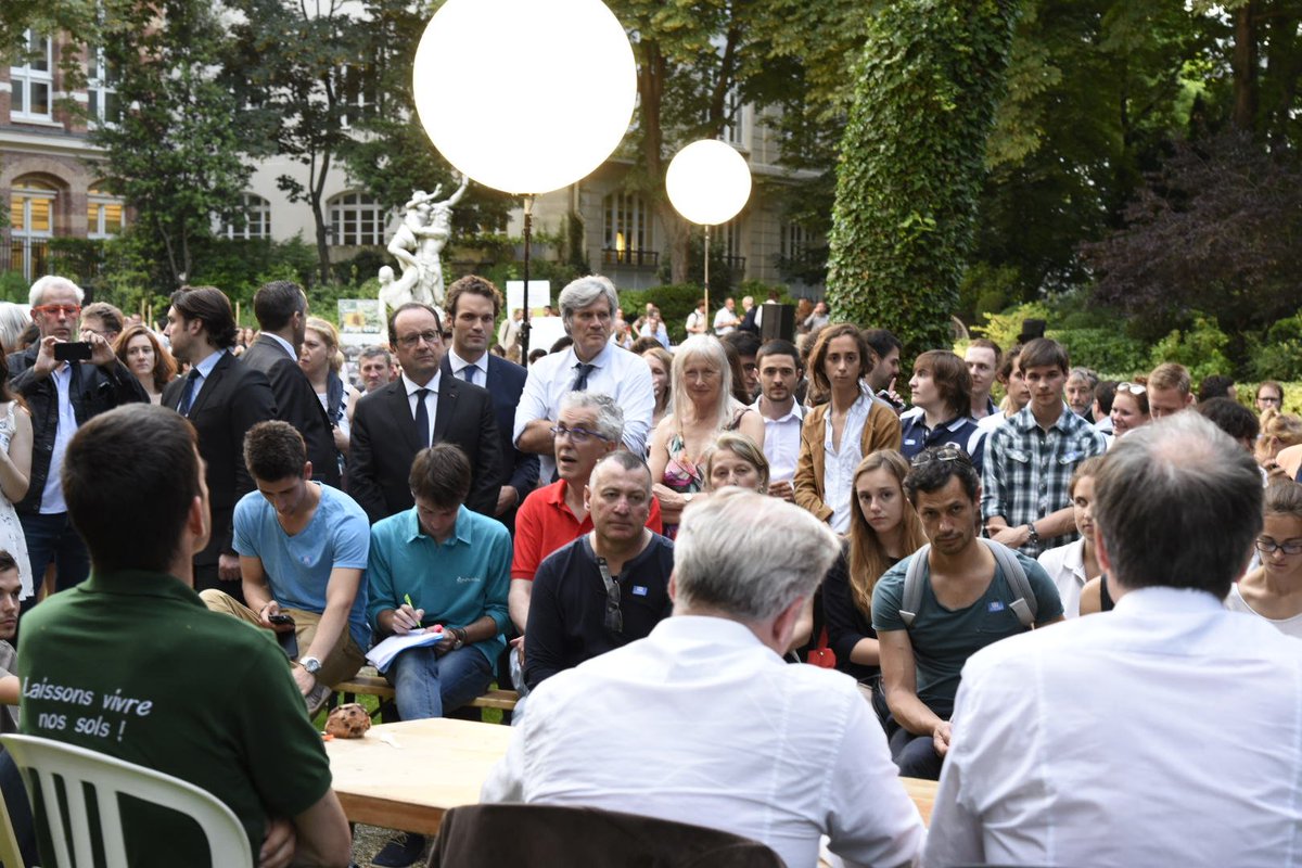 Agri_Gouv's tweet photo. Le président de la République @fhollande à la rencontre des jeunes pour la #nuitagroecologie https://t.co/Kwc0M4aCuN