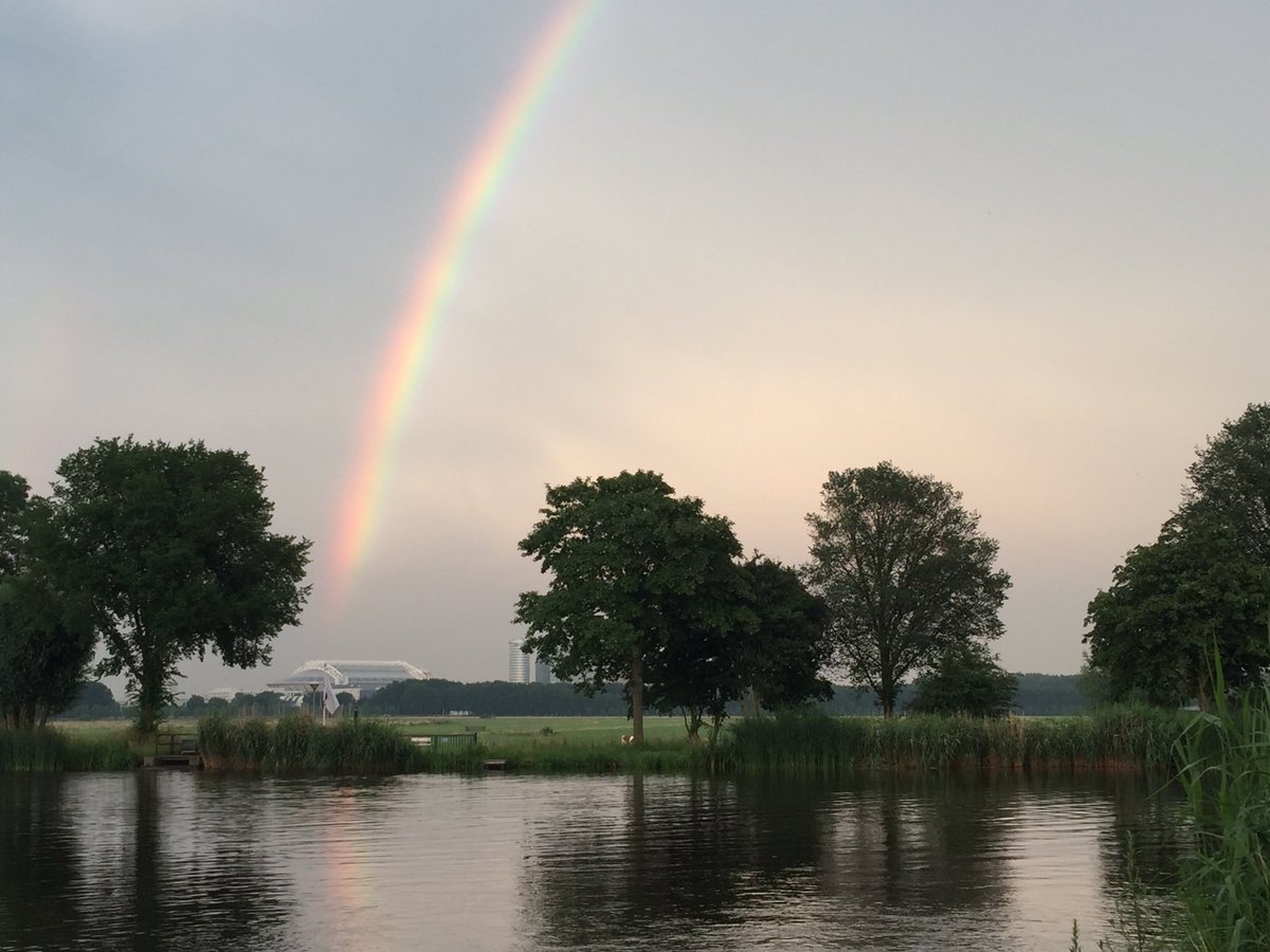 The pot of gold is ín the @AmsterdamArenA #skyfullofcolours #ColdplayAmsterdam #Coldplay <a href="/coldplay/">Coldplay</a> <a href="/RTLLateNight/">.</a>