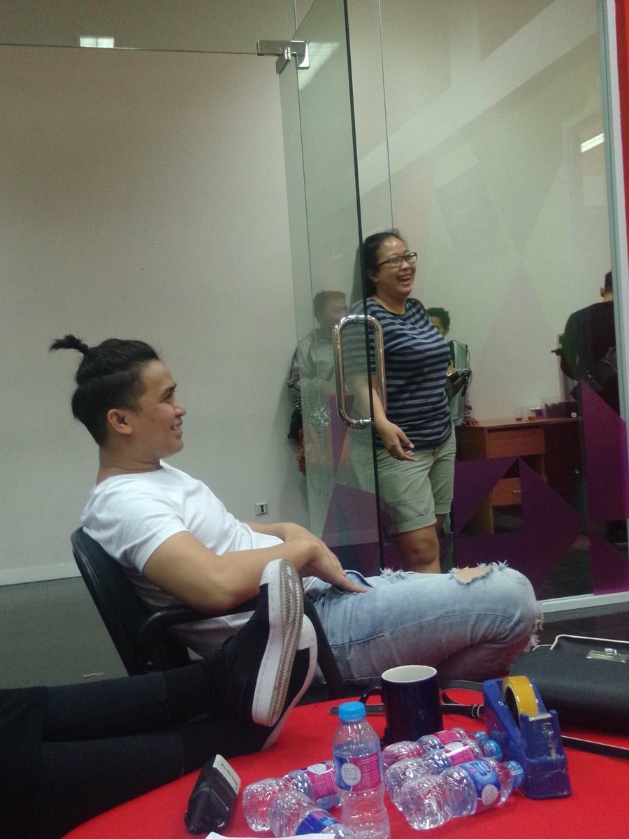 NobiAyahGwen's tweet photo. #MarkisaBarengBilly ada yg ketawa nonton Kisah Selendang Cinta @MarkisaTTV https://t.co/81fQqP0o8G