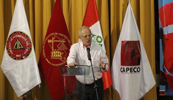 noticiAmerica's tweet photo. PPK: “Quiero que el Perú se transforme en un campo de construcción” ► https://t.co/pEN69uH4st https://t.co/Y3jeRCneek