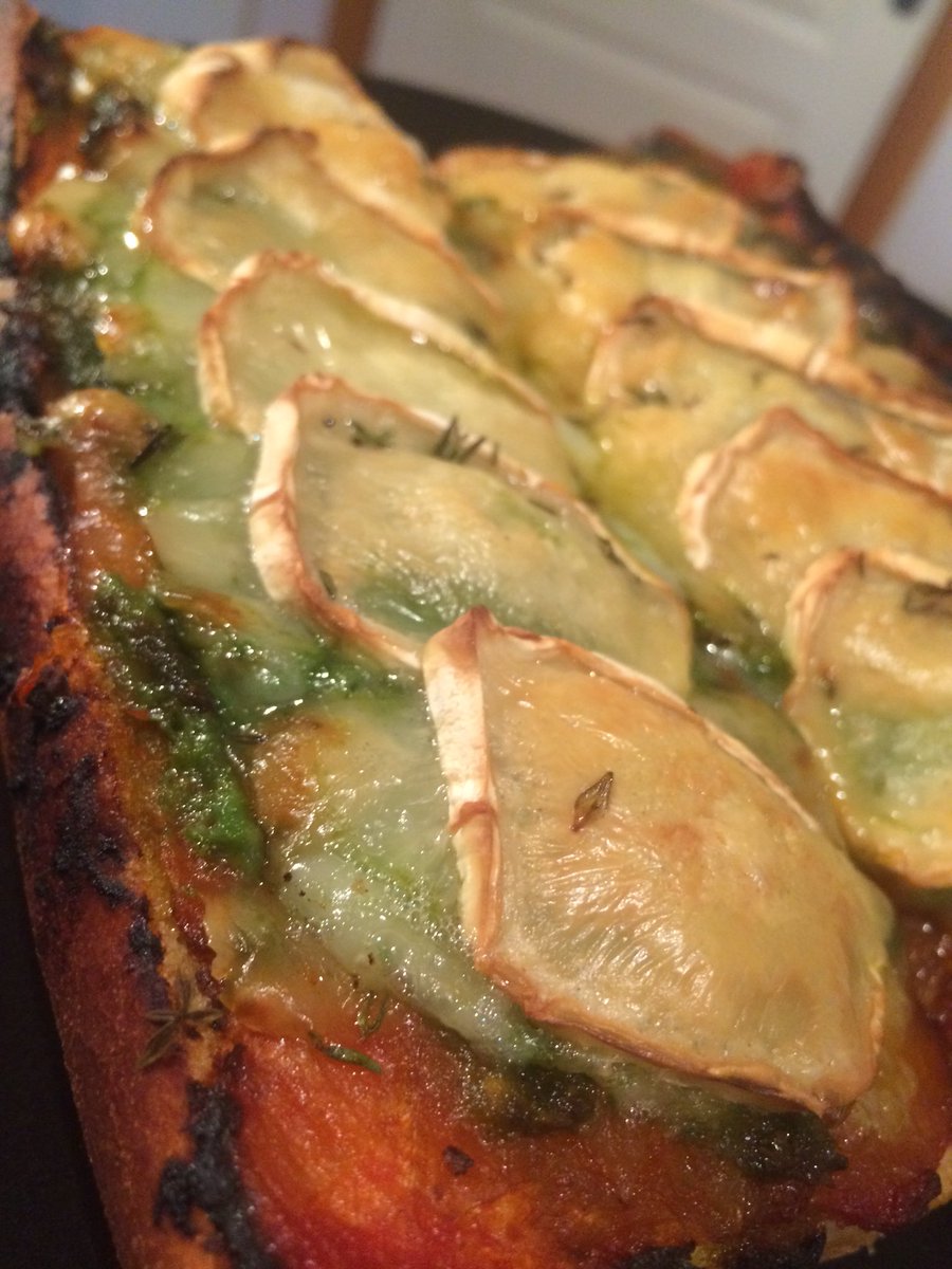 ANNAMARS2014's tweet image. What you can do in 2 minute with Le skinny Chef Provencal and basil pesto (Goat Cheese Provencale brushetta ) Miumy!