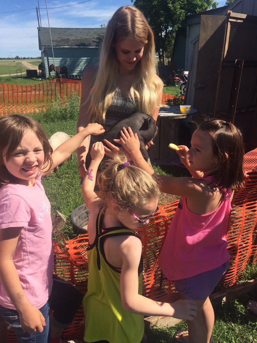 missscharnatta's tweet photo. More farm animal fun on our field trip! https://t.co/TQqwAcxQho