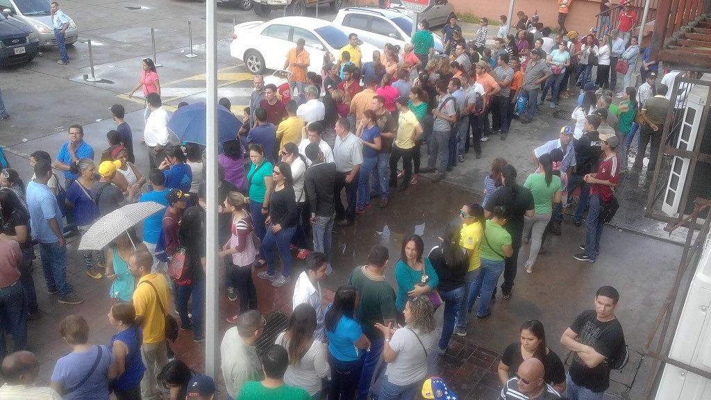 Warner_Jimenez's tweet photo. BRAVO MONAGAS, GRANDE MATURIN, hoy cerramos con un total de 9.220 firmas VÁLIDAS y mañana +. GRACIAS A TODOS USTEDES https://t.co/Lj2e5hpCUo