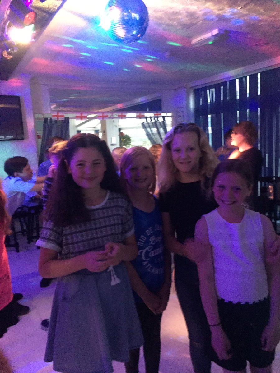 MissScoot1's tweet photo. Lots of happy dancers this evening https://t.co/02bZ6krqPs