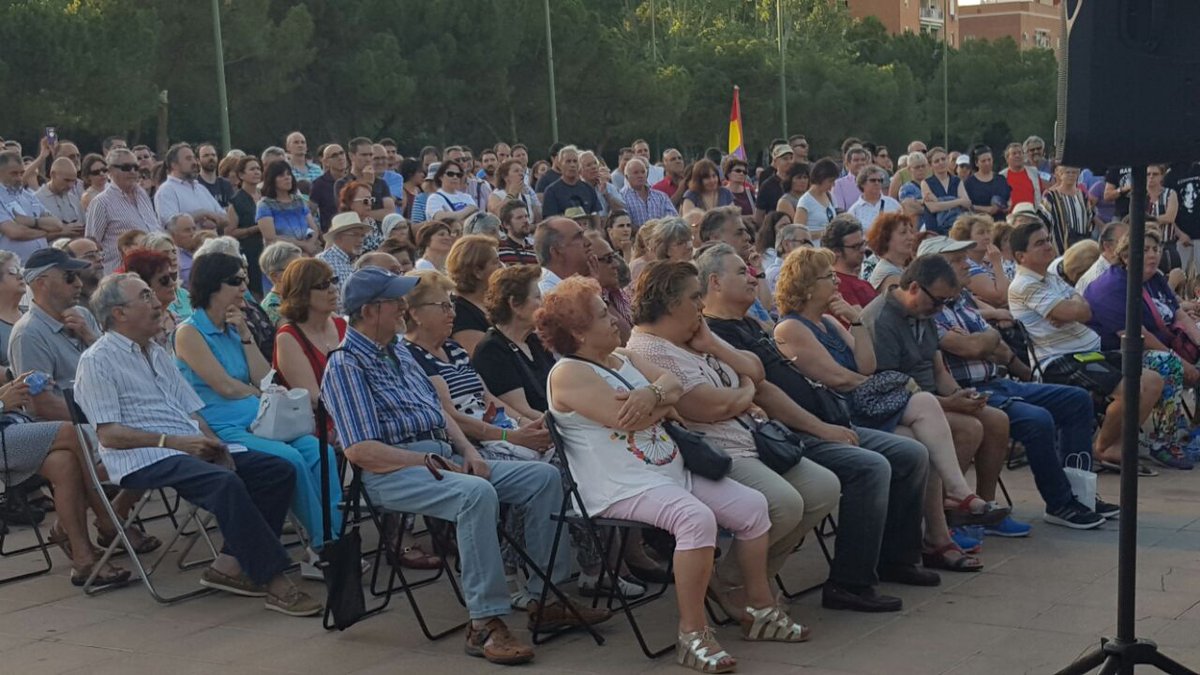 Esther_Gomez_M's tweet image. Hoy en Aluche hemos vuelto a sonreir porque el cambio está muy cerca y devolveremos este pais a su gente #26Razones