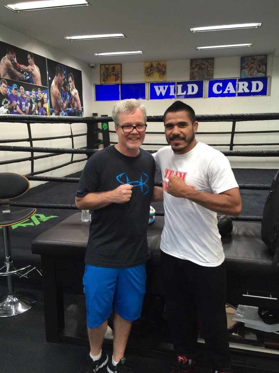 JesusCuellarBOX's tweet photo. #TeamCuellar Jesús Cuellar será entrenado por @FreddieRoach. Más información en https://t.co/2M0cSYqobT https://t.co/TErXaonUTH